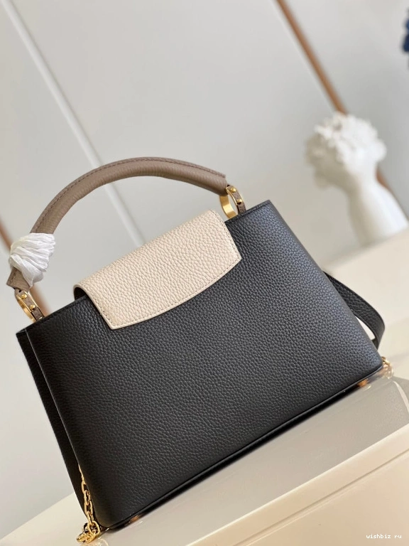 WIS LOUIS CAPUCINES MM VUITTON 0826
